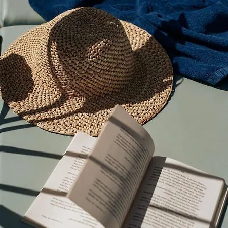 Akrorama Private And *