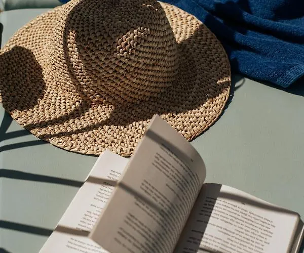 Akrorama Private And *