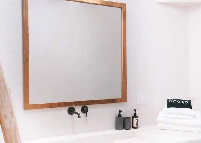 Akrorama Private And *